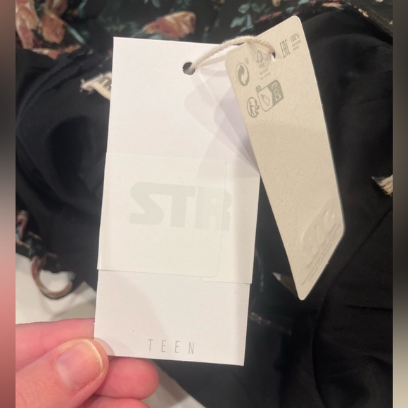 NWT Stradivarius Women's floral dress - Picture 9 of 9